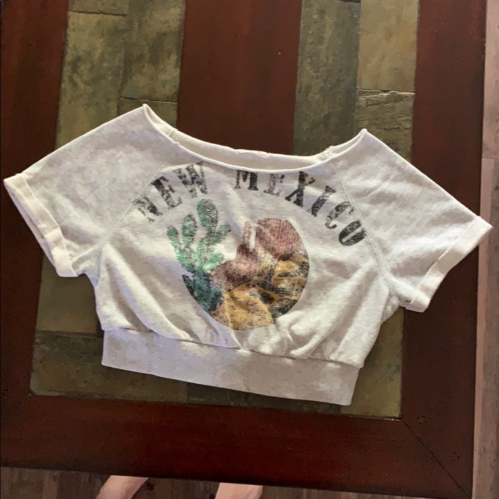 garage graphic cropped tee size small